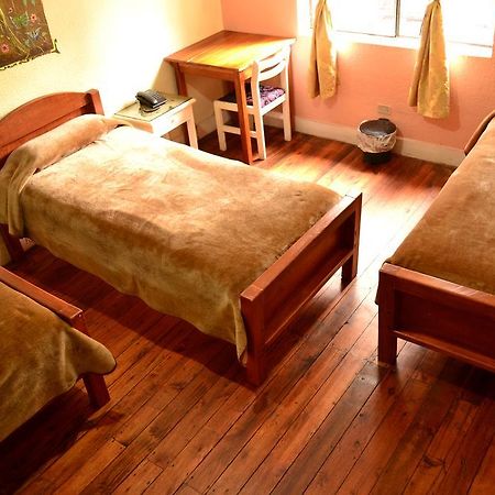 Hostal Loro Verde Quito Exterior photo